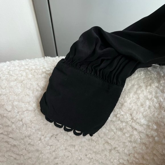 Zara blouse with dainty eyelet detail - Picture 3 of 3